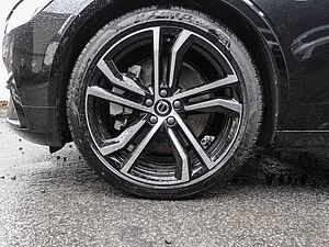 Volvo  Ultimate Dark Recharge Plug-In Hybrid AWD T8 Twin Engine EU6d HUD AD StandHZG Le