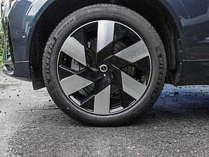 Volvo  Ultra Dark Recharge Plug-In Hybrid AWD T8 Twin Engine EU6d HUD StandHZG digitale