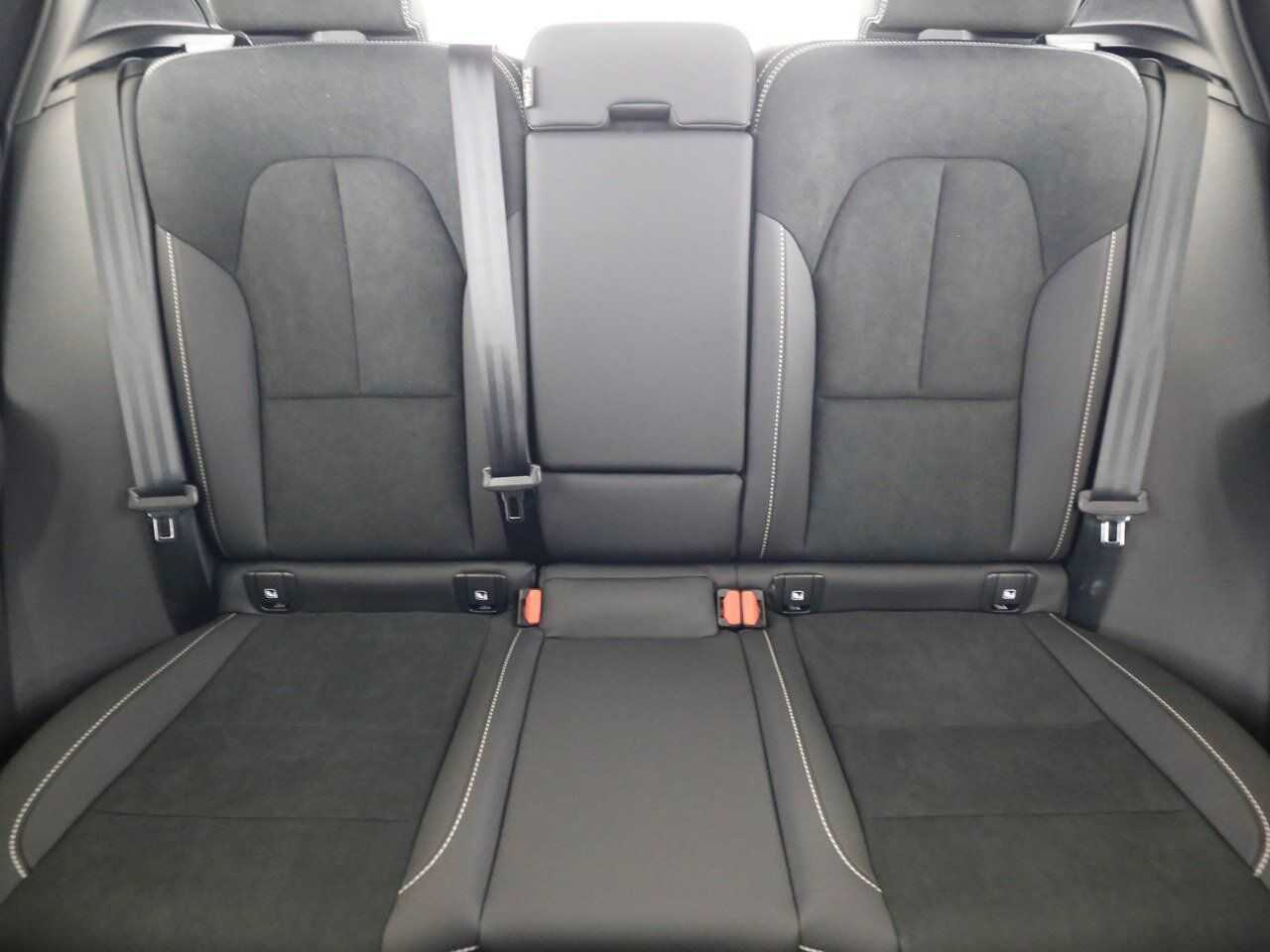 Volvo  B3 Autom. Plus Dark CONNECT|19'|ALU|360CAM|