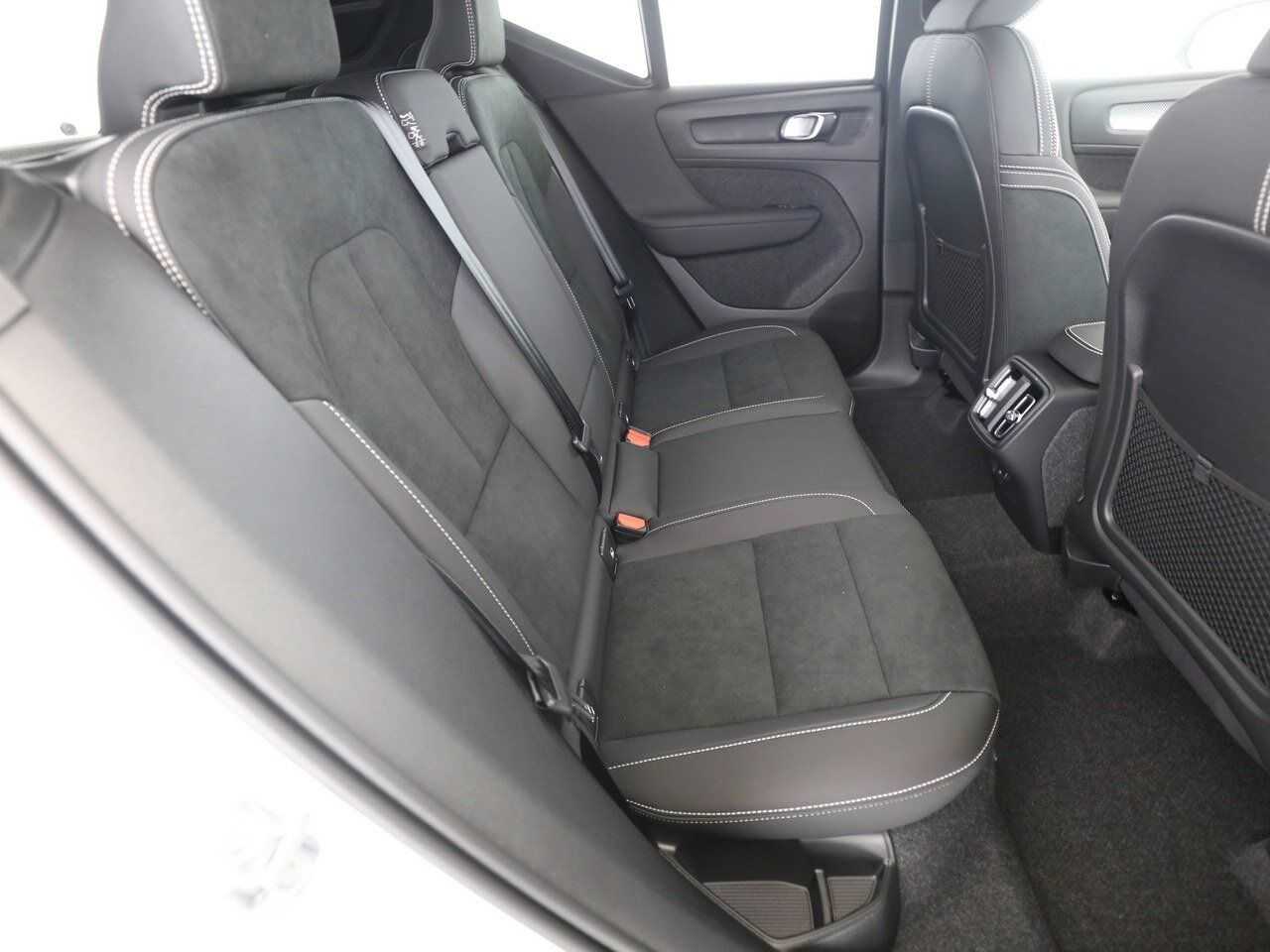 Volvo  B4 Autom. Ultra Dark