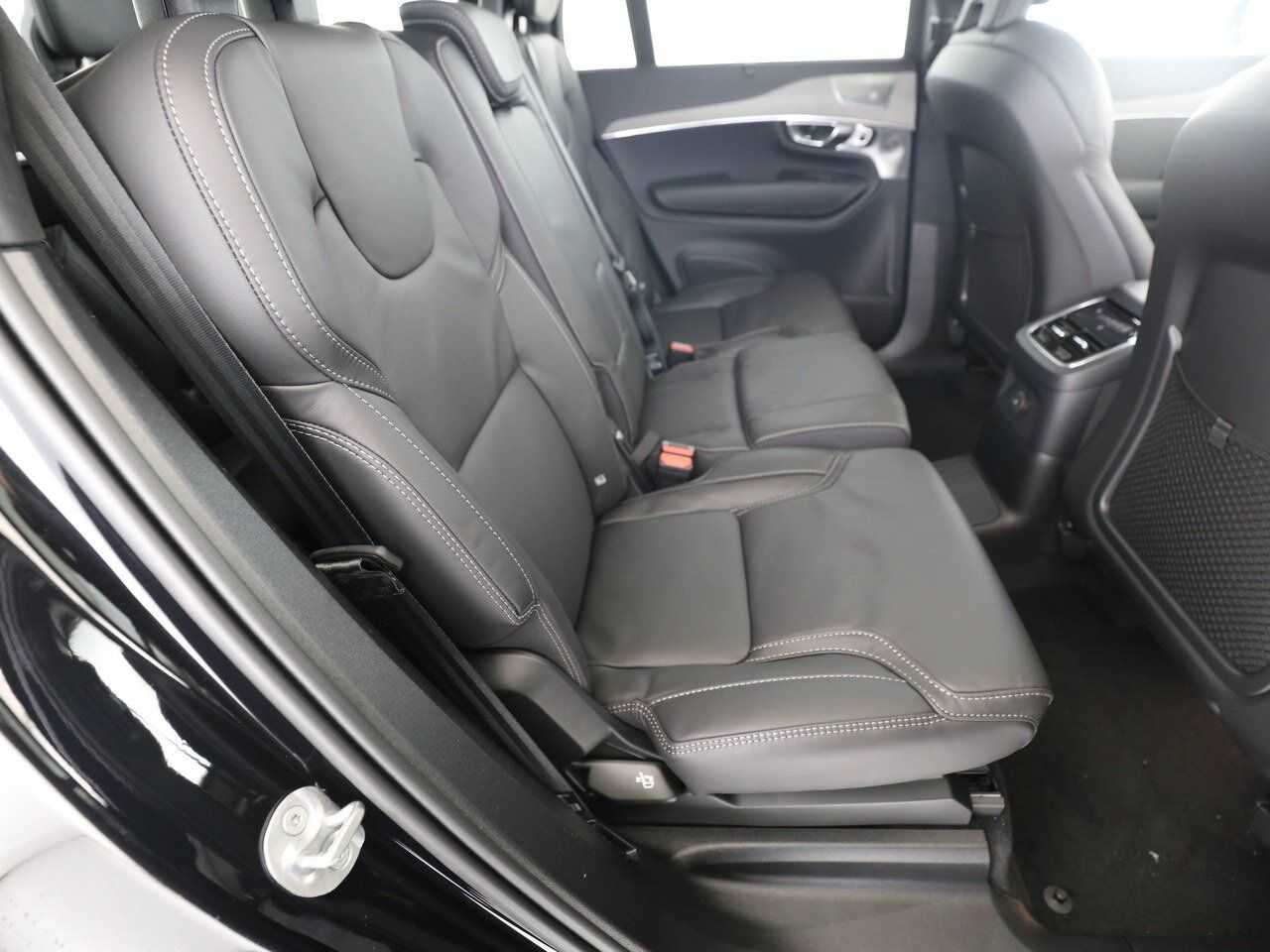Volvo  T8 AWD Ultra Dark Plug-In B&W|AHK|22'|MASSA