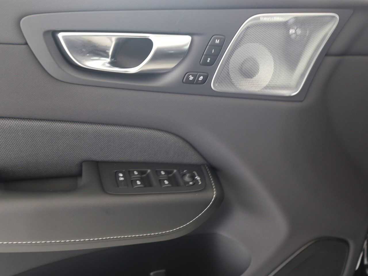Volvo  Recharge T8 Plus Black Edition B&W|HEAD UP|