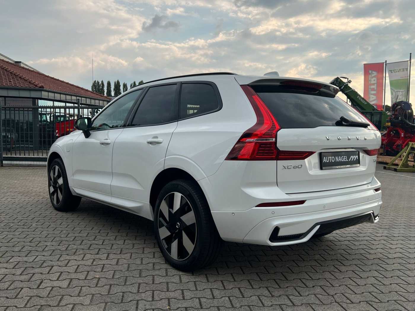 Volvo  T6 Plus Dark PANO|AHK|FLED|20'|