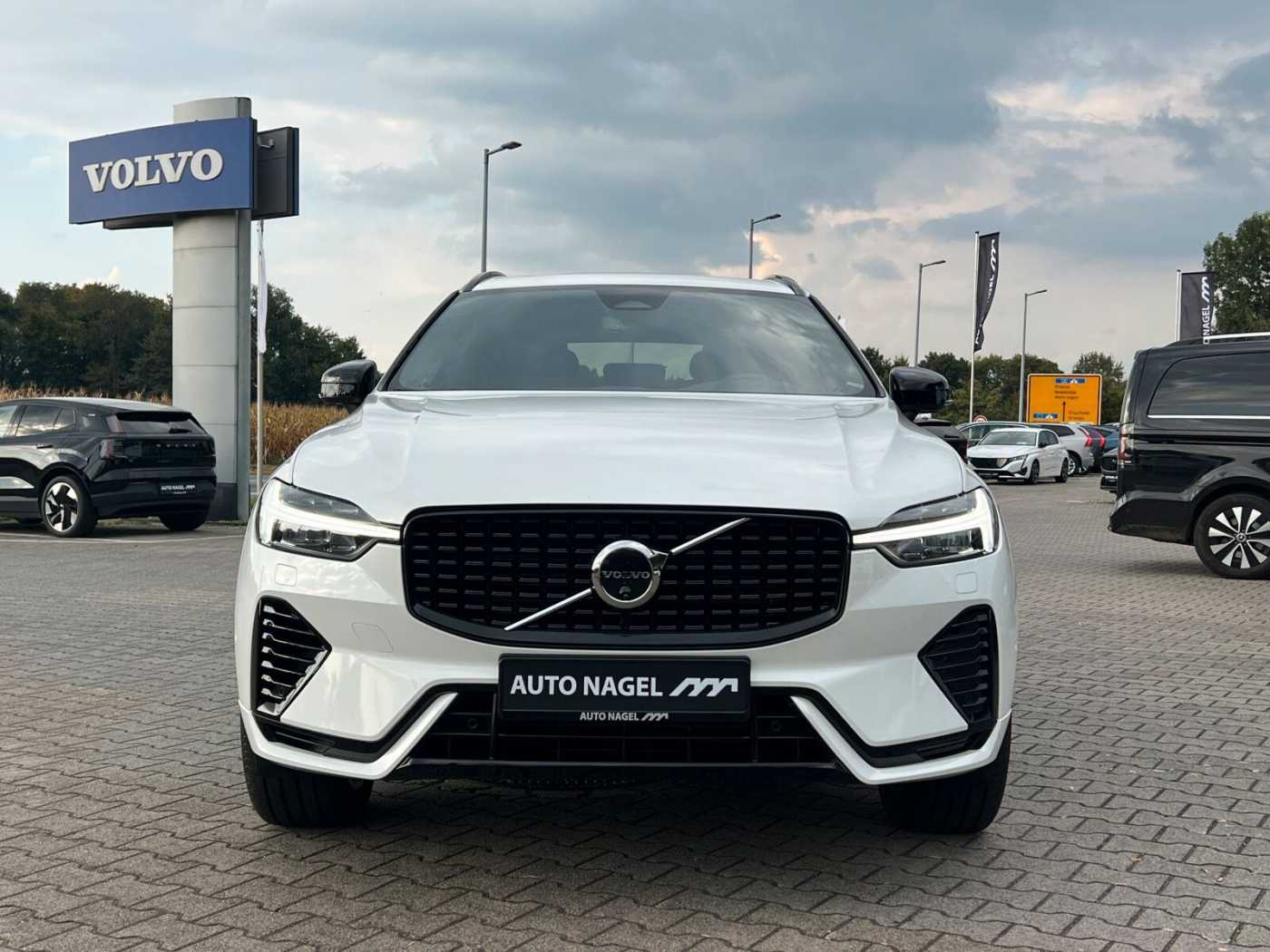 Volvo  T6 Plus Dark PANO|AHK|FLED|20'|