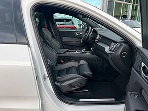Volvo  T6 Plus Dark PANO|AHK|FLED|20'|