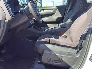 Volvo  B4 Autom. Plus Dark 20'|AHK|360CAM|CONNECT