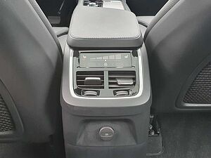 Volvo  T8 Ultra Bright 7 SITZER HEAD UP|CAM|LEDER|
