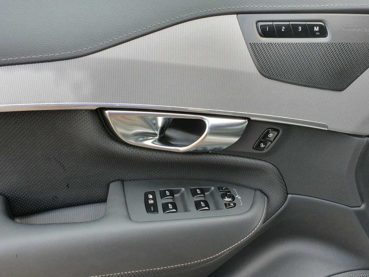 Volvo  Recharge T8 AWD Plus Dark