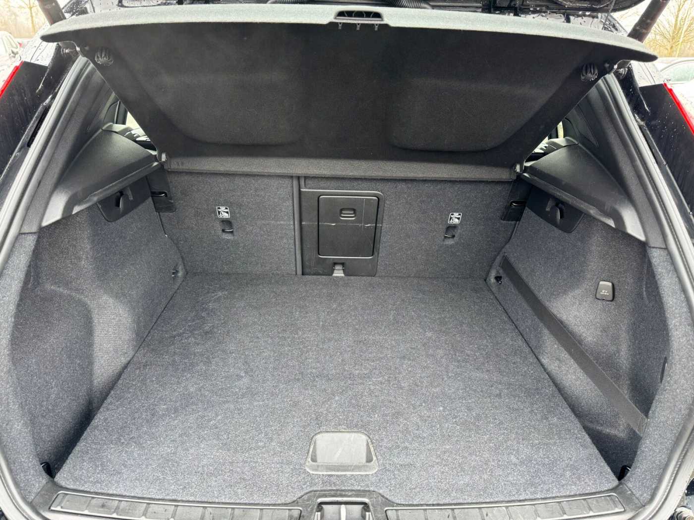Volvo  D3 2WD Momentum Pro Navi/KeylessStart/Klima
