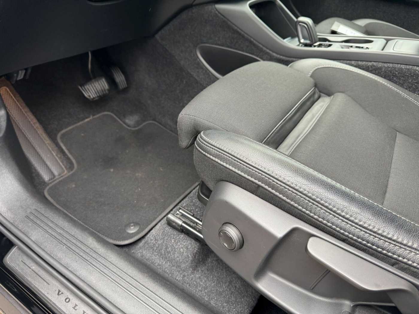 Volvo  D3 2WD Momentum Pro Navi/KeylessStart/Klima