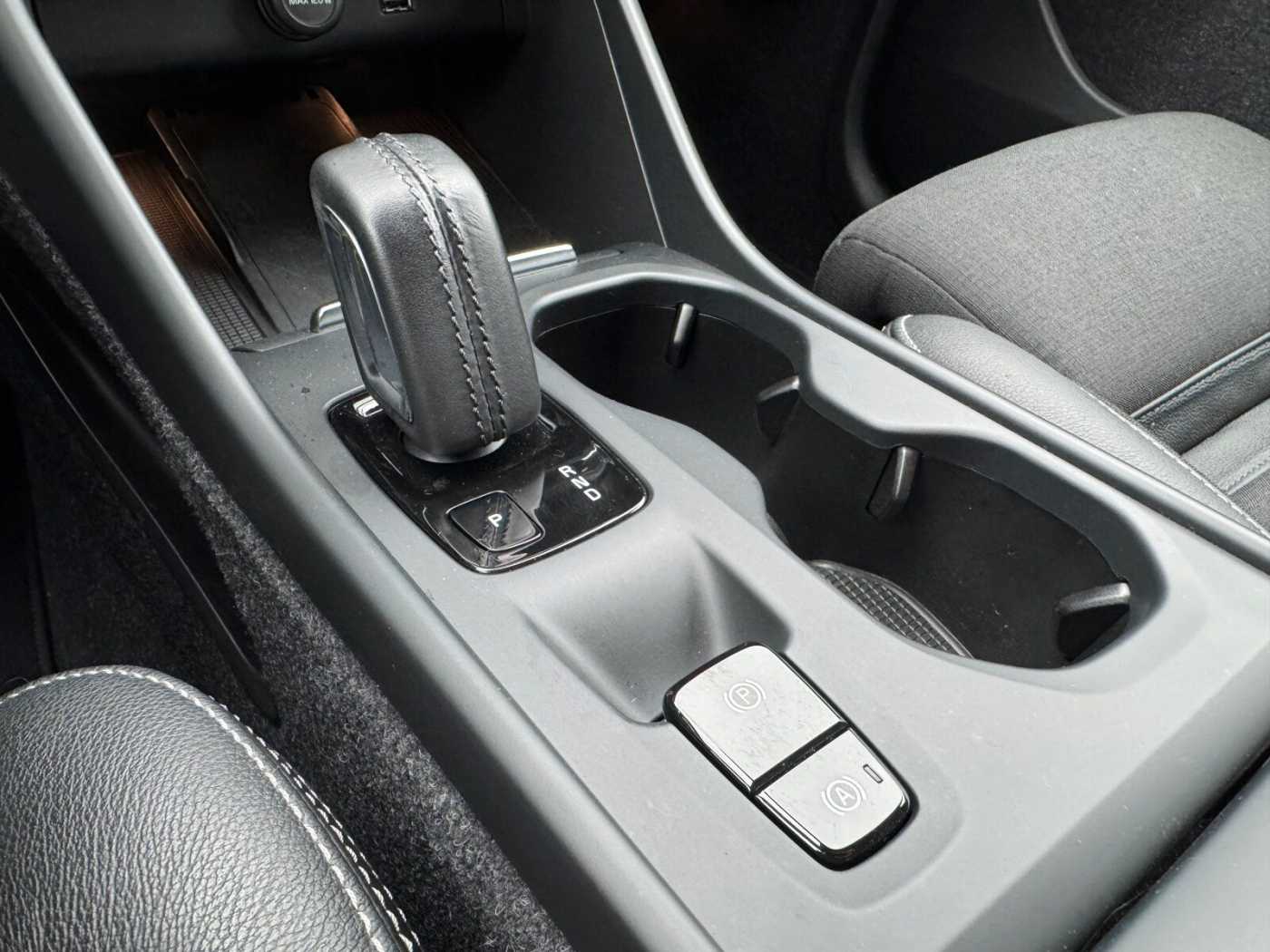Volvo  D3 2WD Momentum Pro Navi/KeylessStart/Klima
