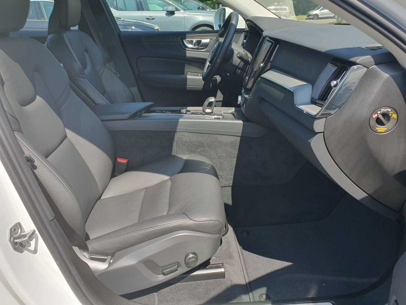 Volvo  B4 Momentum Pro Keyless-Start/Autom. /Klima