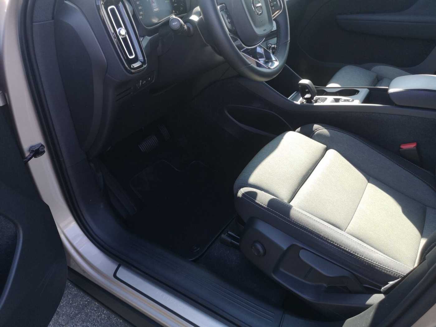 Volvo  T4 Twin Engine Core STANDH|AHK|LED|