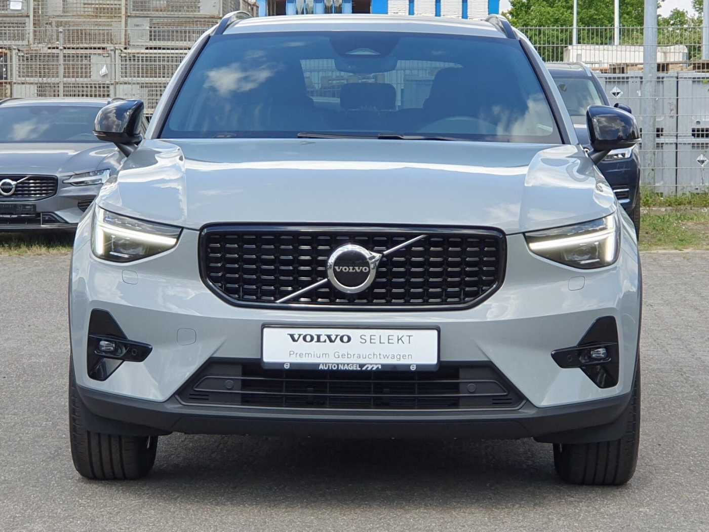 Volvo  B3 Autom. Plus Dark
