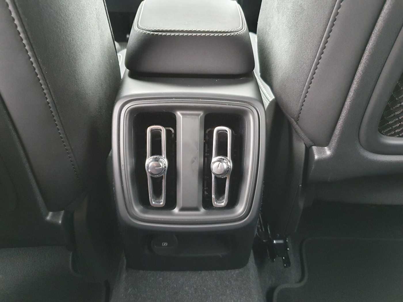 Volvo  B3 Autom. Core CONNECT|CAM|LED|
