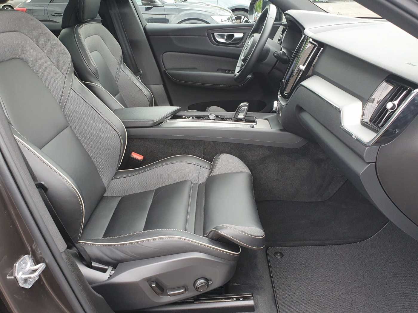 Volvo  Recharge T6 R-Design LONG RANGE AHK|PANO|BC