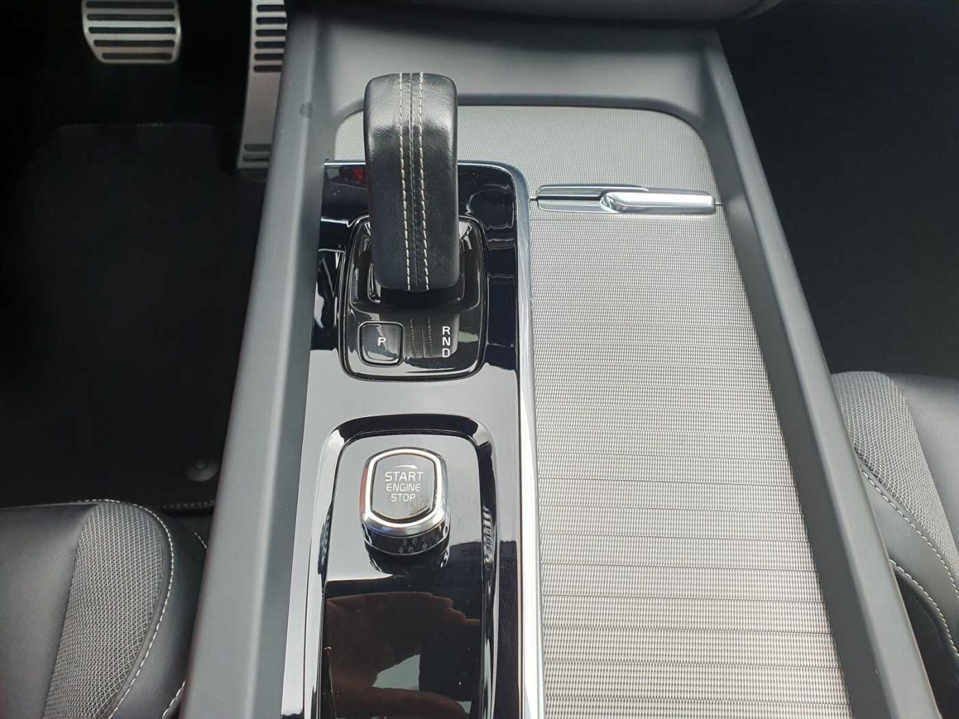 Volvo  Recharge T6 R-Design LONG RANGE AHK|PANO|BC