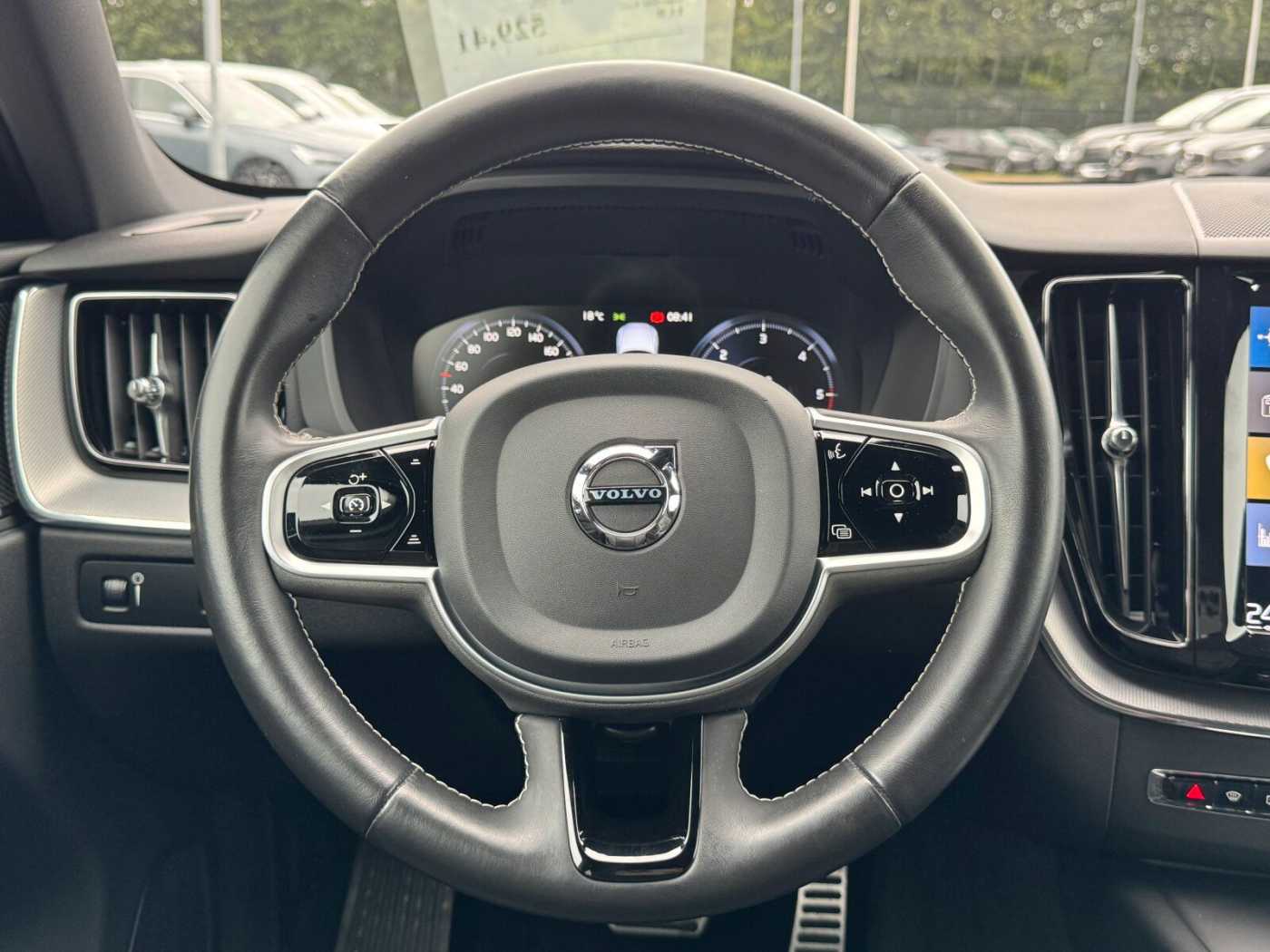Volvo  B5 AWD R-Design Navi/Keyless-Start/Autom/BC