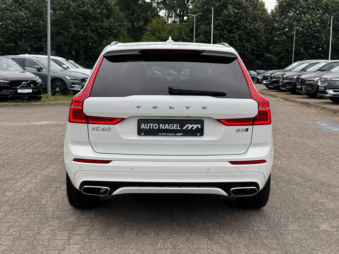 Volvo  B5 AWD R-Design Navi/Keyless-Start/Autom/BC