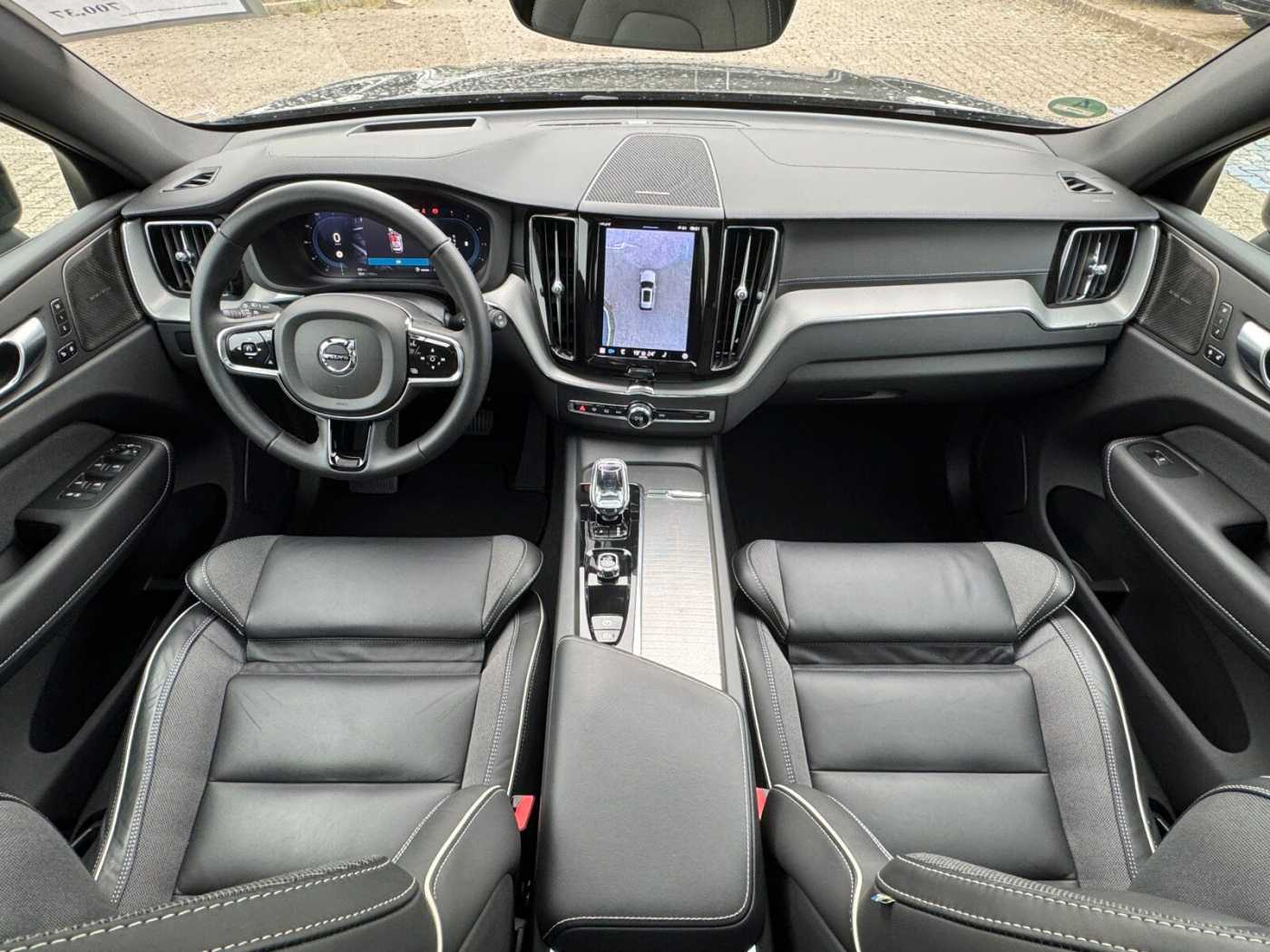 Volvo  B4 Autom. AWD Ultimate Dark PANO|AHK|