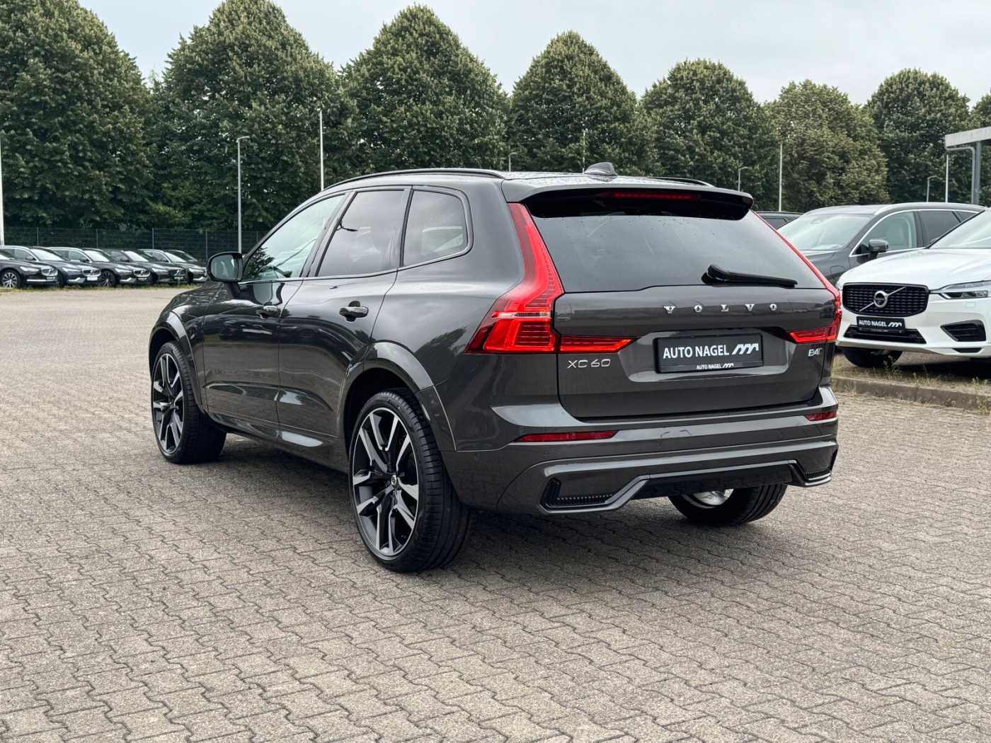 Volvo  B4 Autom. AWD Ultimate Dark PANO|AHK|