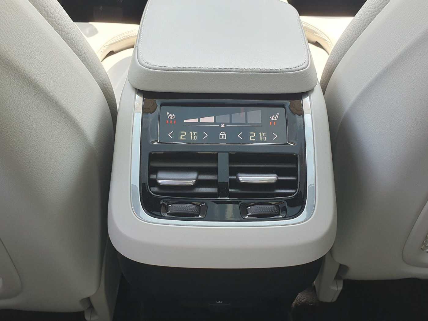 Volvo  B5 AWD Ultimate Bright |PANO|LED|AHK|360°
