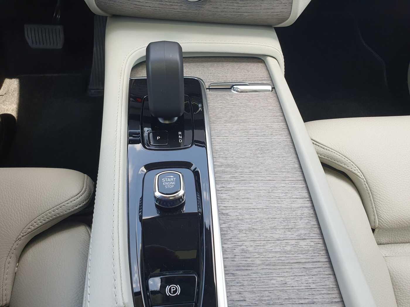 Volvo  B5 AWD Ultimate Bright |PANO|LED|AHK|360°