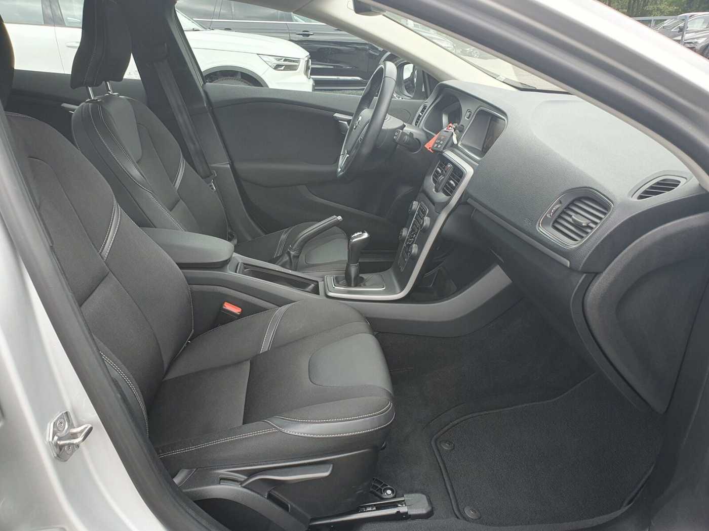 Volvo  T2 2.0 Momentum (EURO 6d-TEMP)