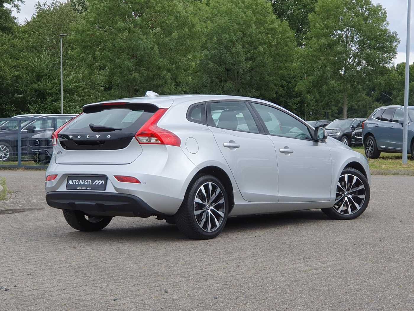 Volvo  T2 2.0 Momentum (EURO 6d-TEMP)