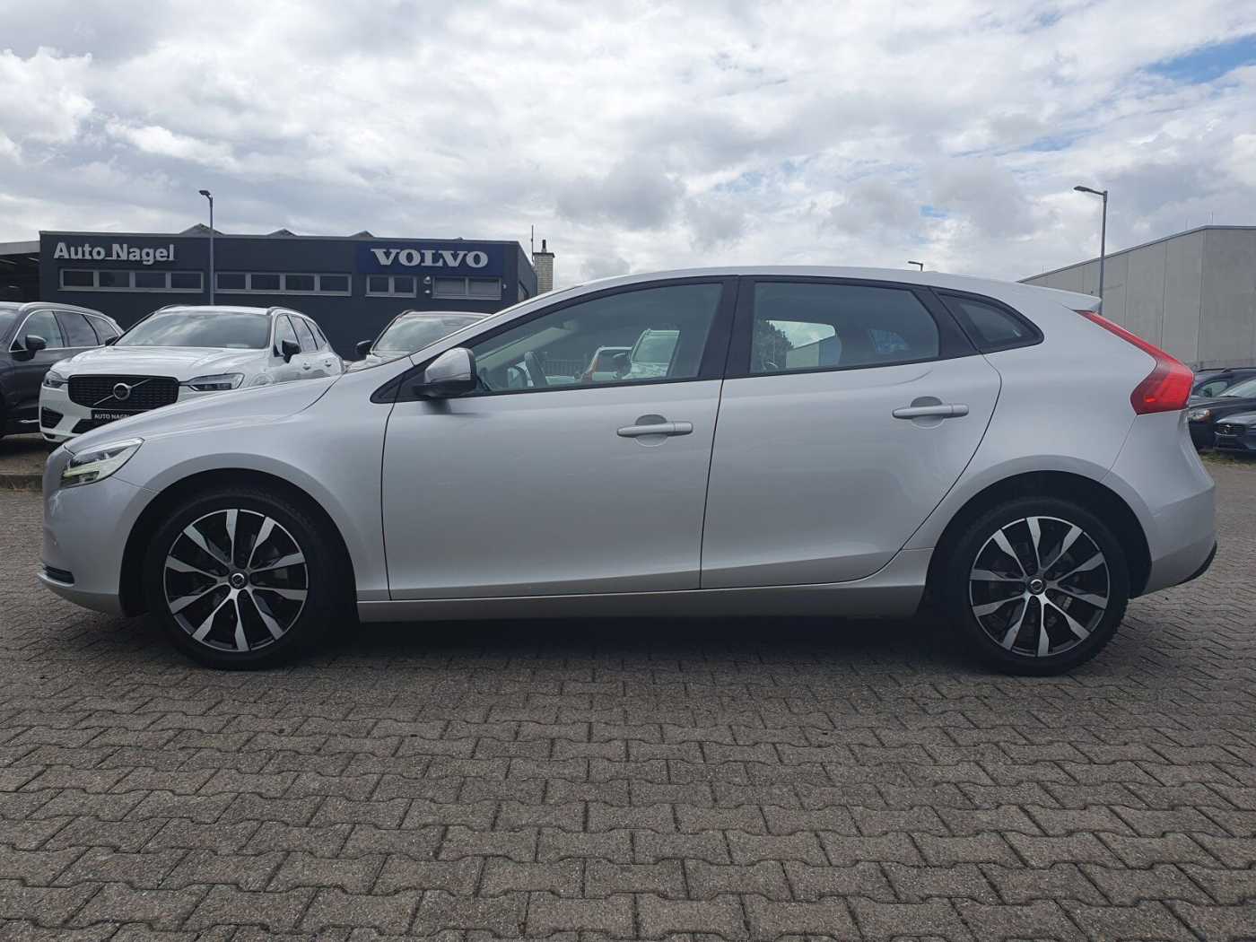 Volvo  T2 2.0 Momentum (EURO 6d-TEMP)
