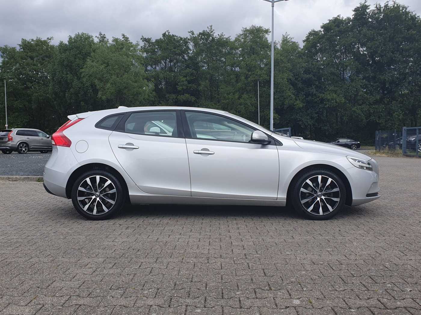 Volvo  T2 2.0 Momentum (EURO 6d-TEMP)