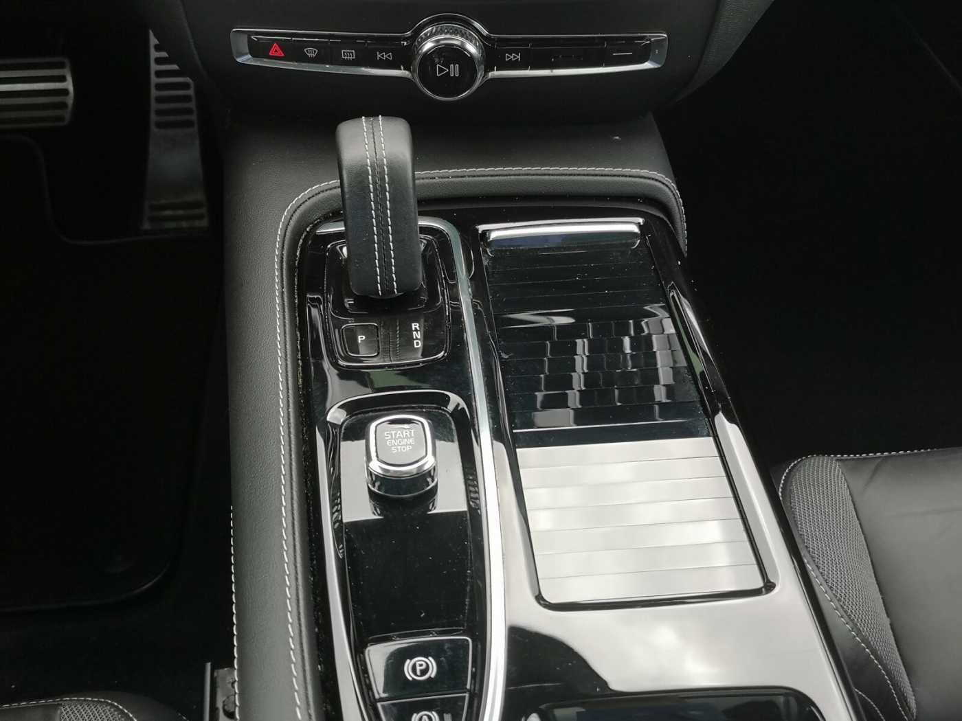 Volvo  Recharge T6 Plus Dark