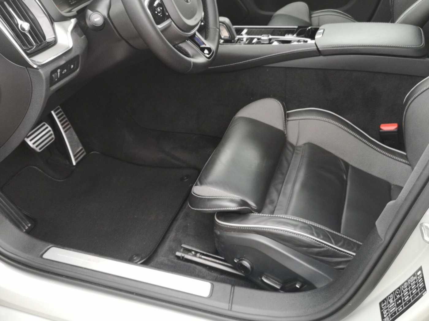 Volvo  Recharge T8 Plus Dark PANO|AHK|