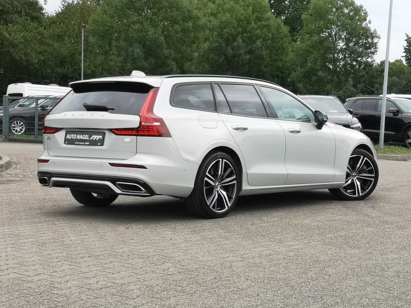 Volvo  Recharge T8 Plus Dark PANO|AHK|