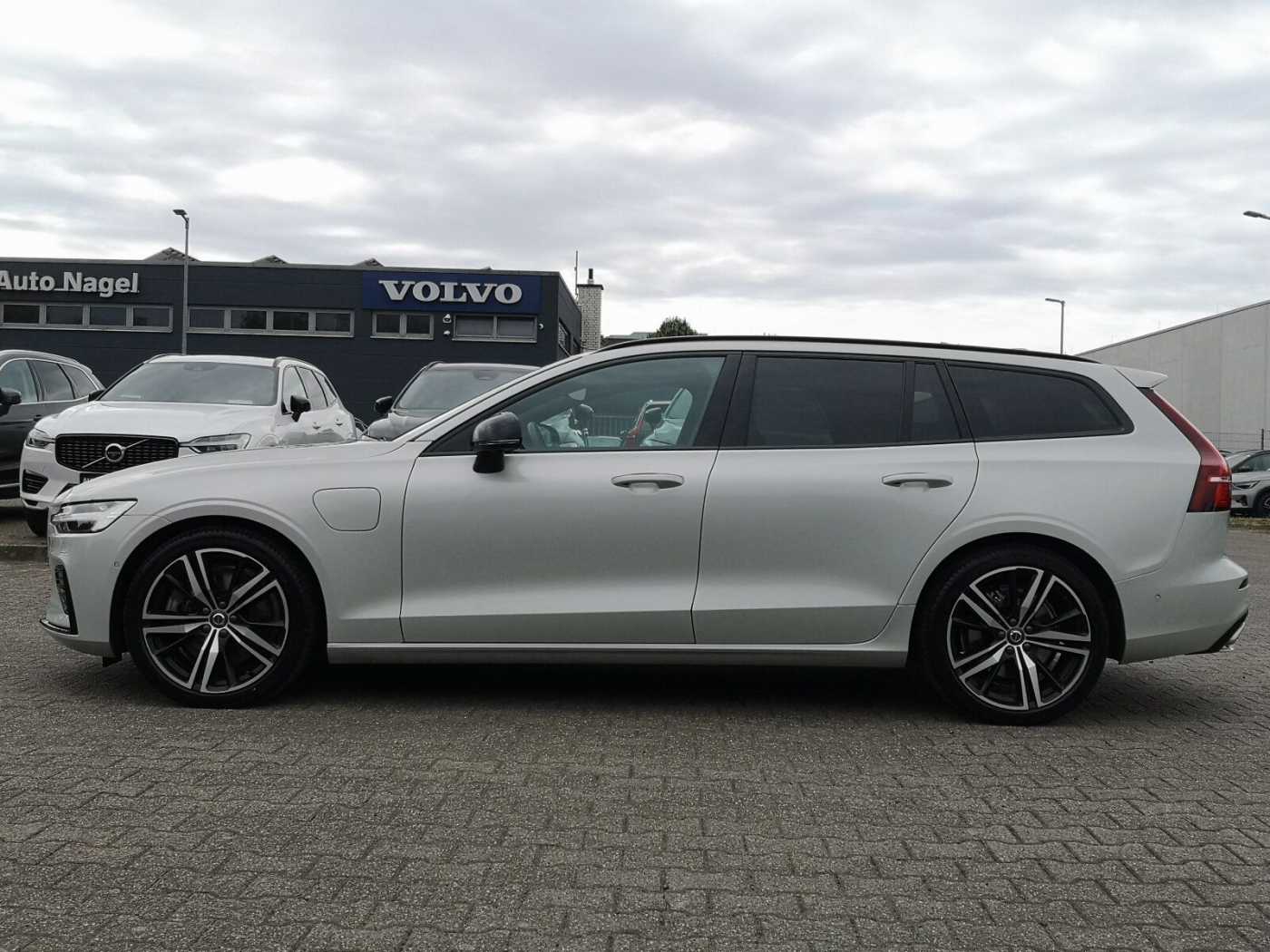 Volvo  Recharge T8 Plus Dark PANO|AHK|
