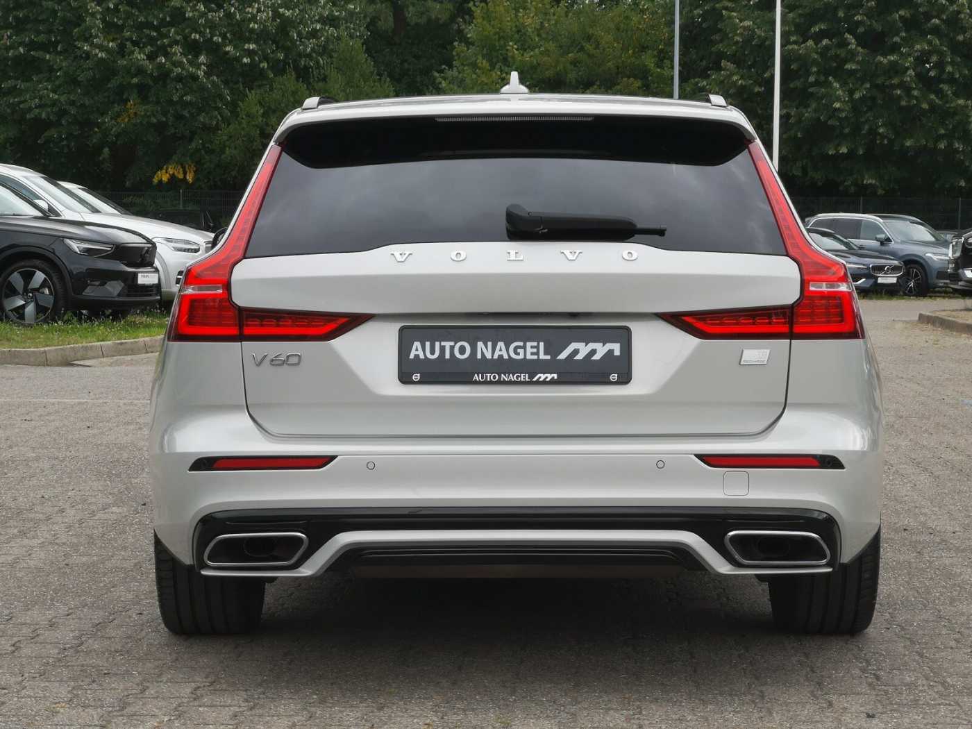 Volvo  Recharge T8 Plus Dark PANO|AHK|