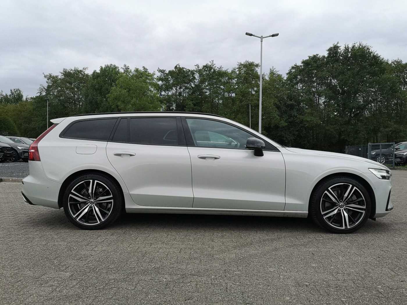 Volvo  Recharge T8 Plus Dark PANO|AHK|