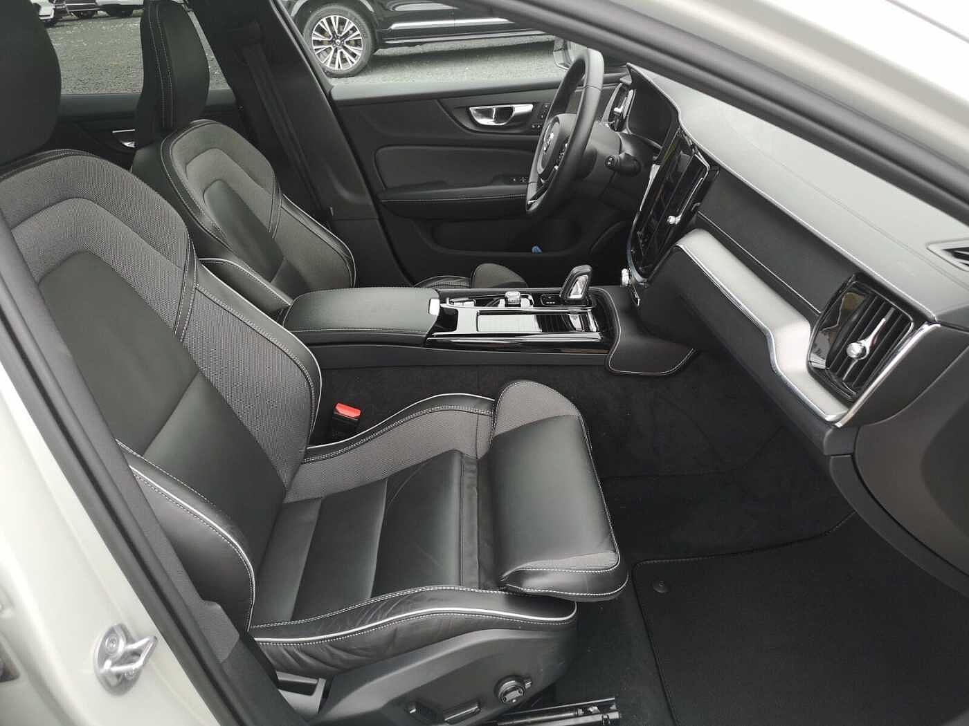 Volvo  Recharge T8 Plus Dark PANO|AHK|