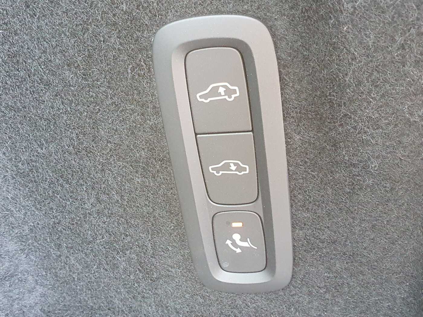 Volvo  Recharge T6 Ultra BlackEdition LUFT|AHK|B&W