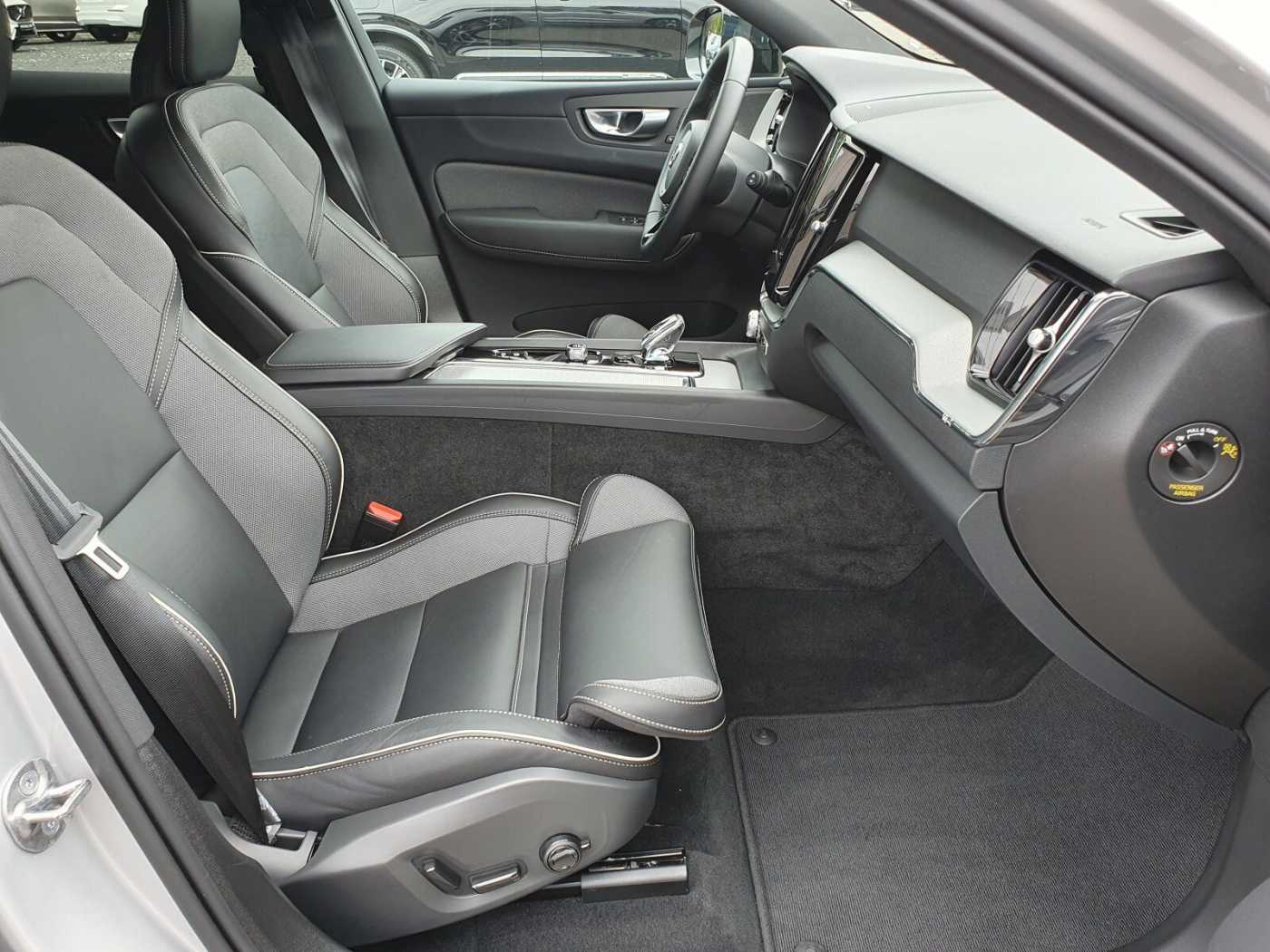 Volvo  B4 Plus Dark Keyless-Start/Autom. /Klima/LED
