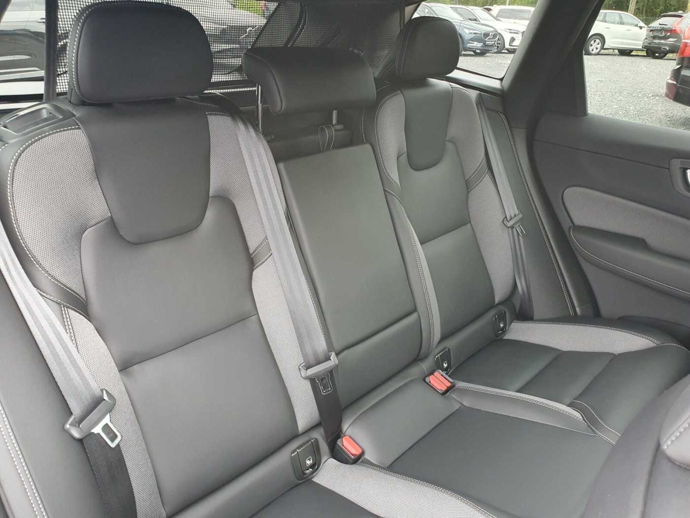 Volvo  B4 Plus Dark Keyless-Start/Autom. /Klima/LED