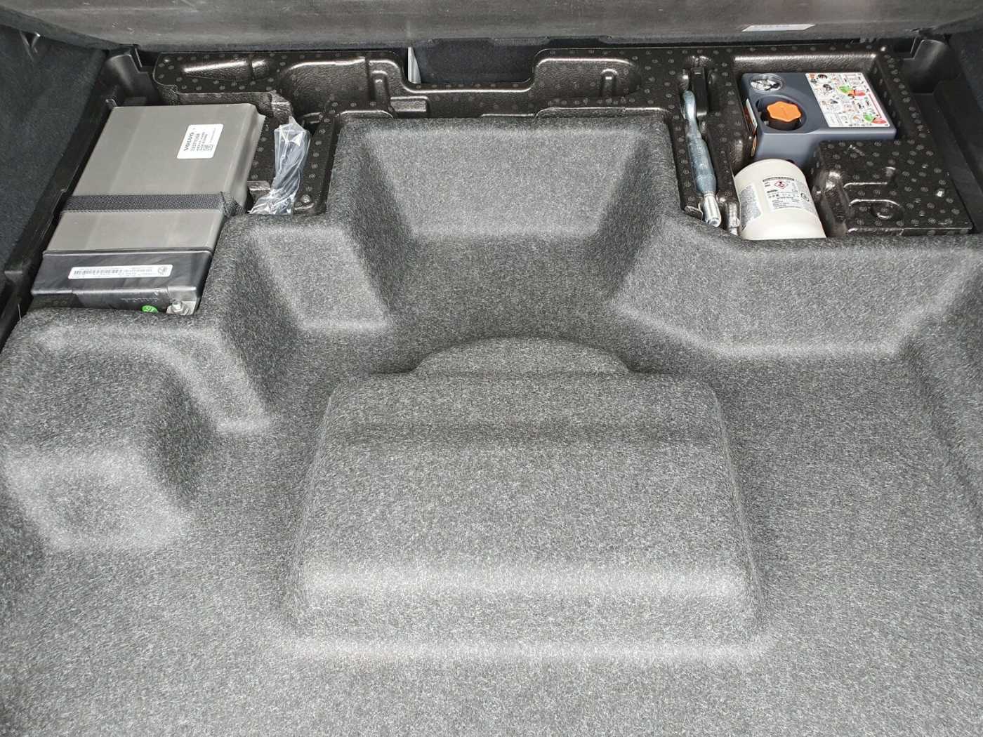 Volvo  B4 Plus Dark Keyless-Start/Autom. /Klima/LED