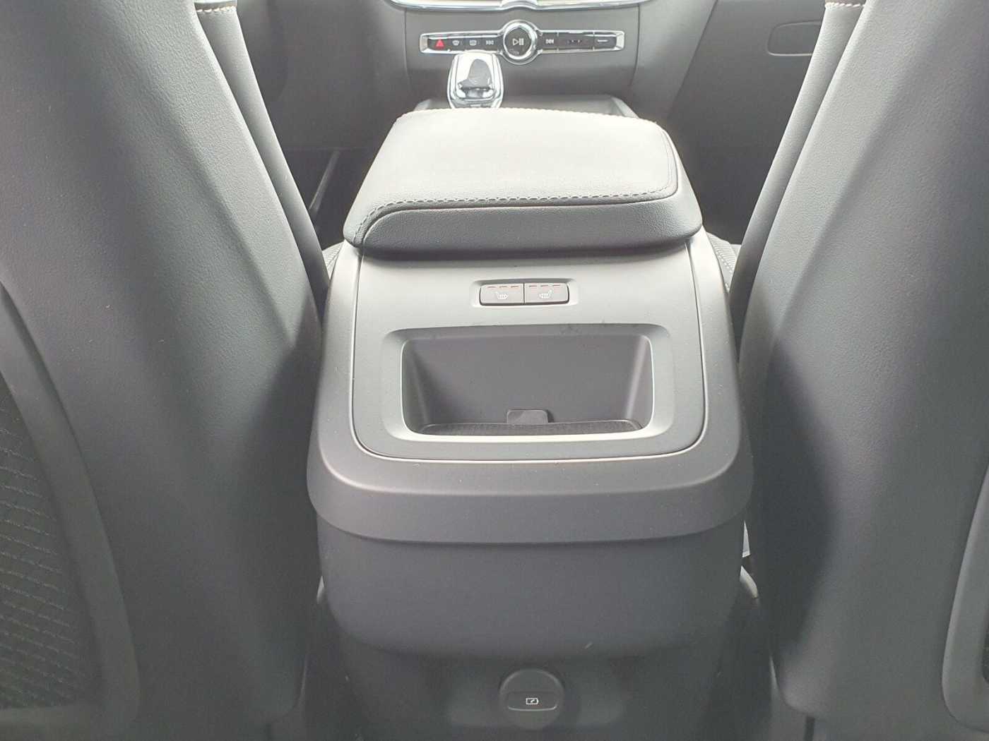 Volvo  B4 Plus Dark Keyless-Start/Autom. /Klima/LED