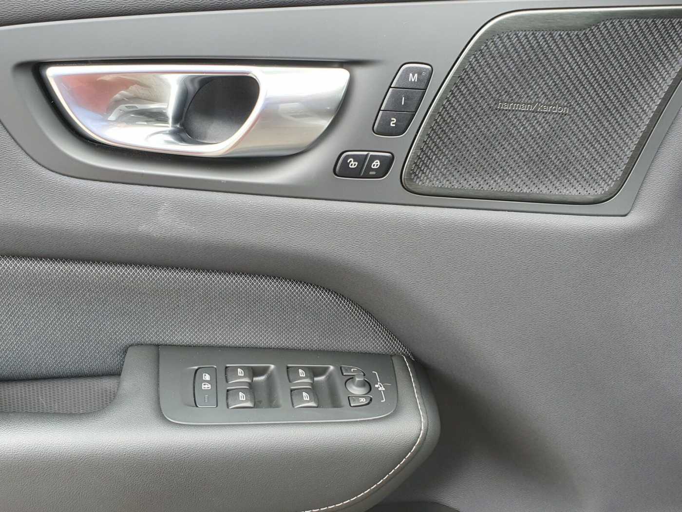 Volvo  B4 Plus Dark Keyless-Start/Autom. /Klima/LED