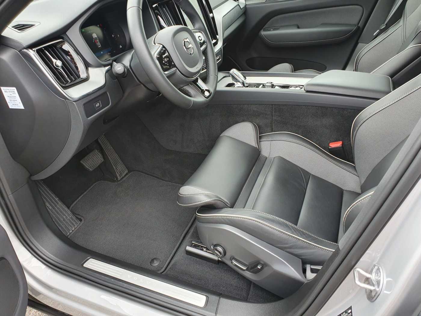 Volvo  B4 Plus Dark Keyless-Start/Autom. /Klima/LED