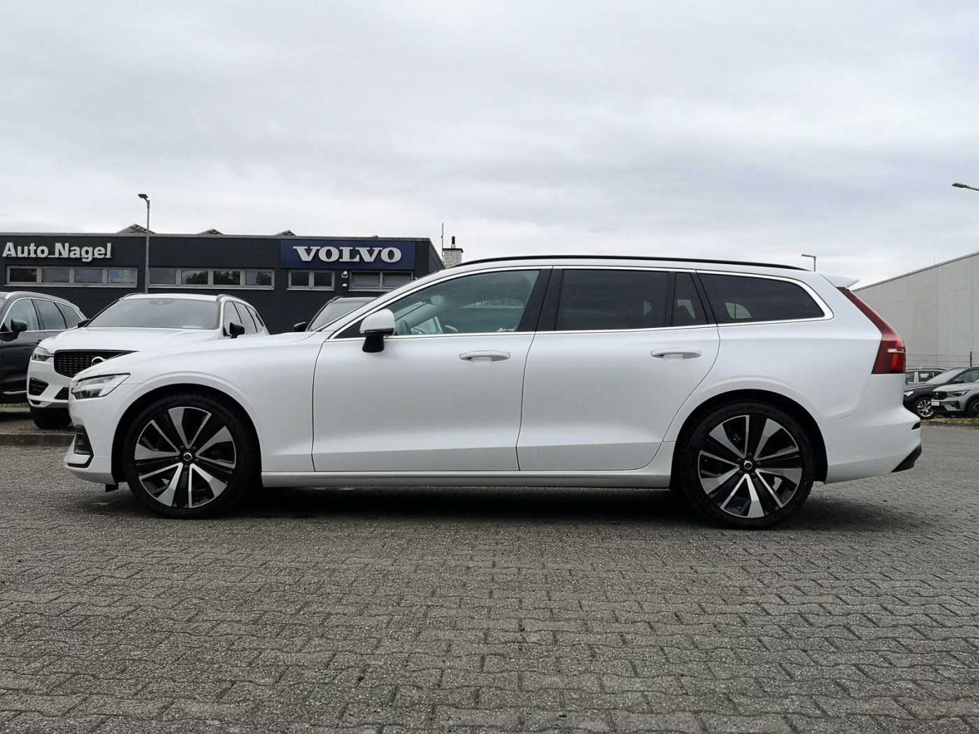 Volvo  B4 (Diesel) Autom. Core AHK|LICHT|19'|LED|