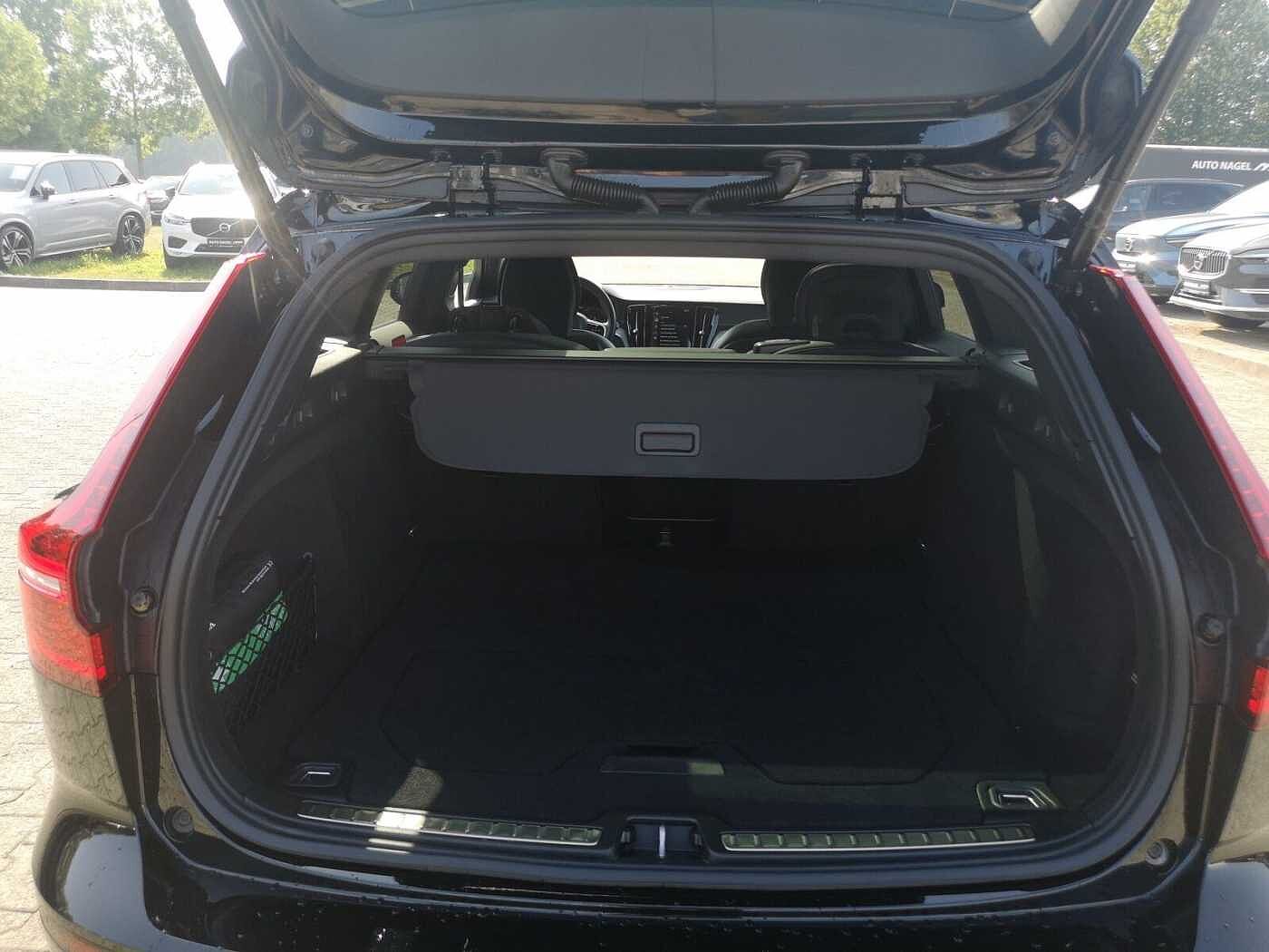 Volvo  T6 Twin Engine AWD Plus Dark Plug-In SHD/LED