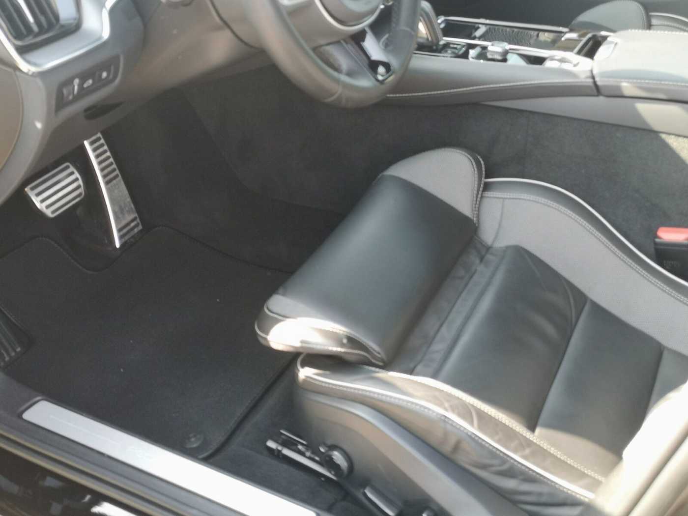 Volvo  T6 Twin Engine AWD Plus Dark Plug-In SHD/LED