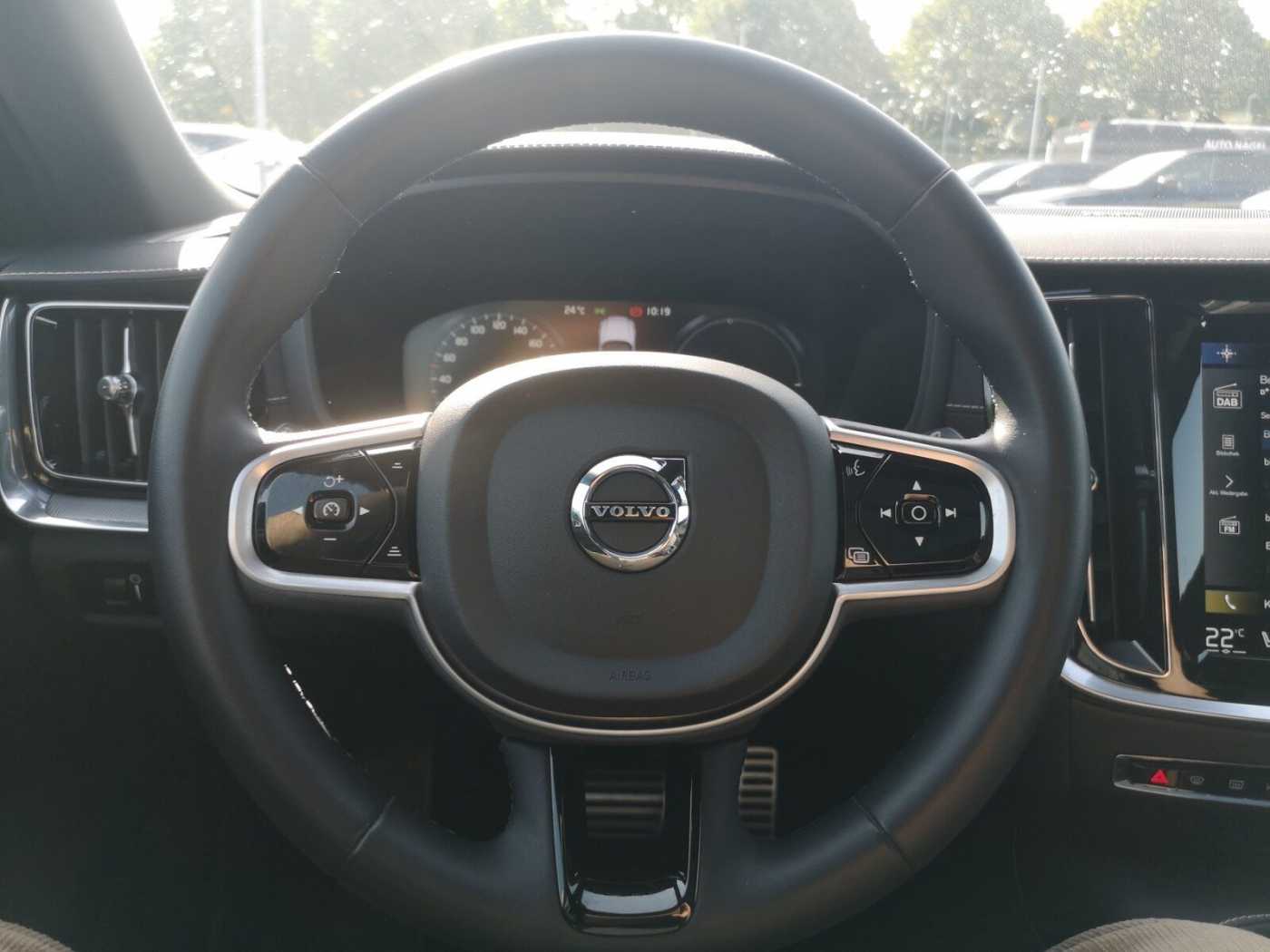 Volvo  T6 Twin Engine AWD Plus Dark Plug-In SHD/LED