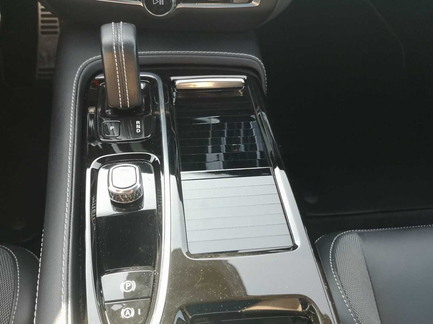 Volvo  T6 Twin Engine AWD Plus Dark Plug-In SHD/LED